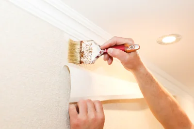 Pose de papier peint aux Clefs — revêtements muraux et toiles de verre